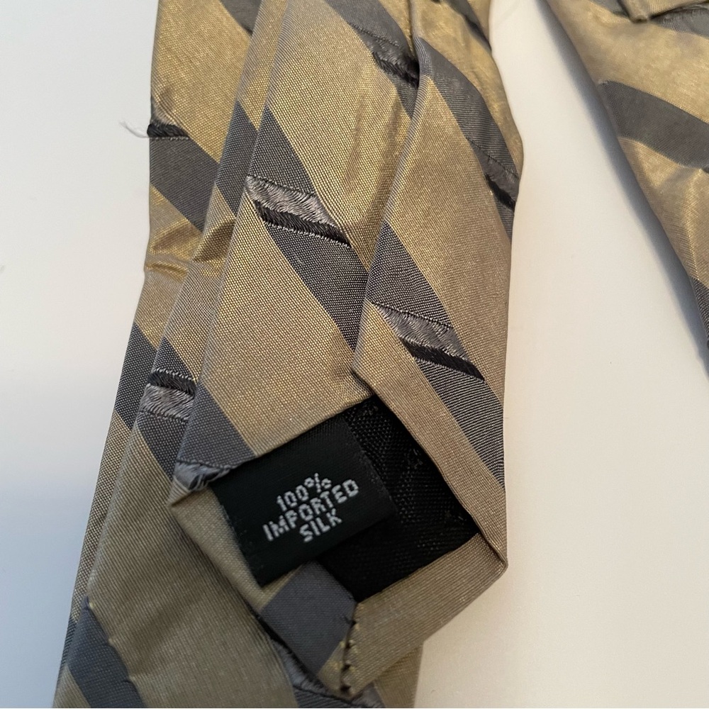 Vintage Bugatti Tie 100% Silk Gold/Black Striped - Picture 4 of 4